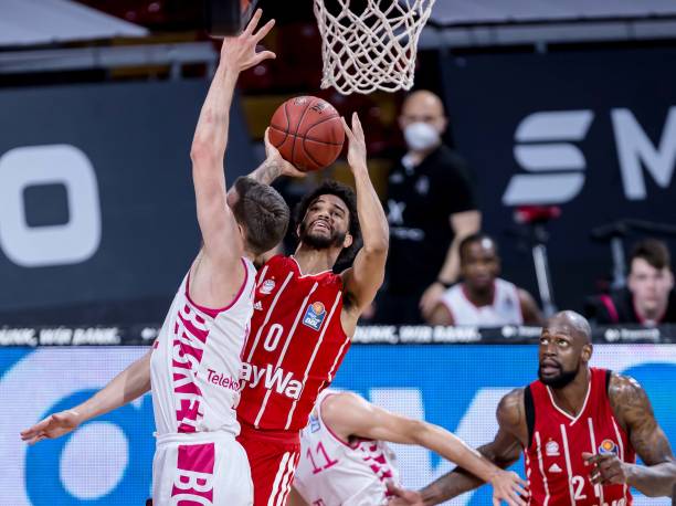 据主导地位 据主导地位